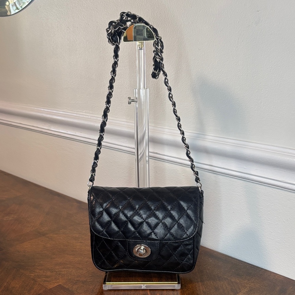 ANDREA MABIANI ITALIAN QUILTED LEATHER TURNLOCK CLOSURE CROSSBODY - Picture 2 of 15